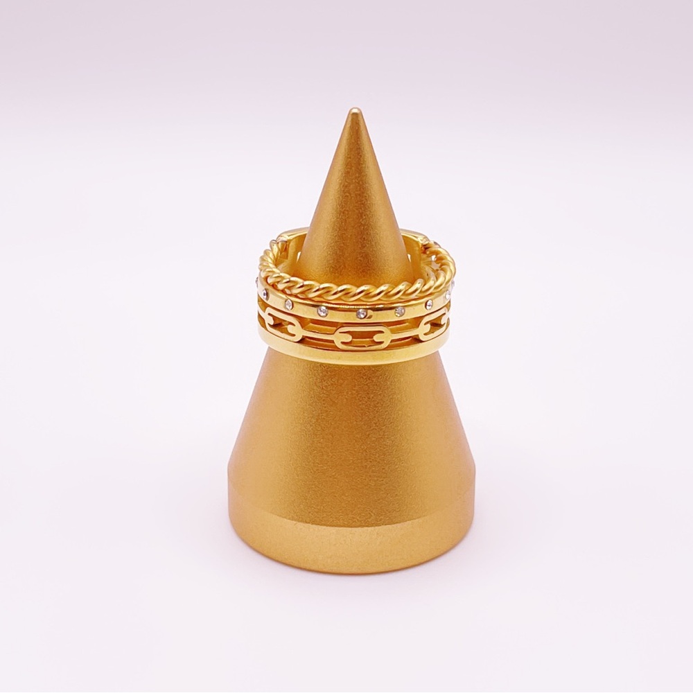 Elegant Gold Ring